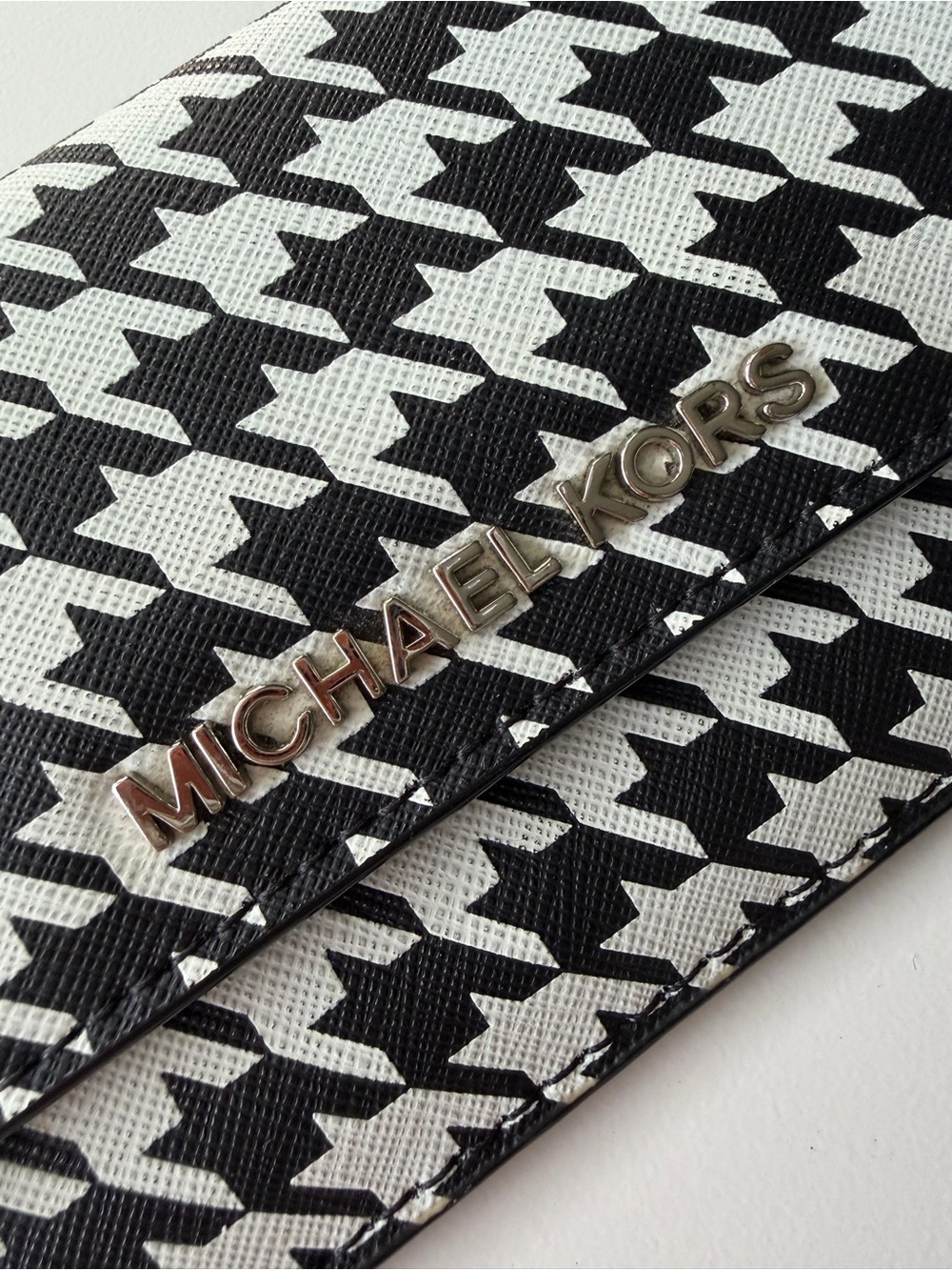 Michael Kors Black/White Houndstooth Saffiano Leather Snap Closure Wallet BNWOB